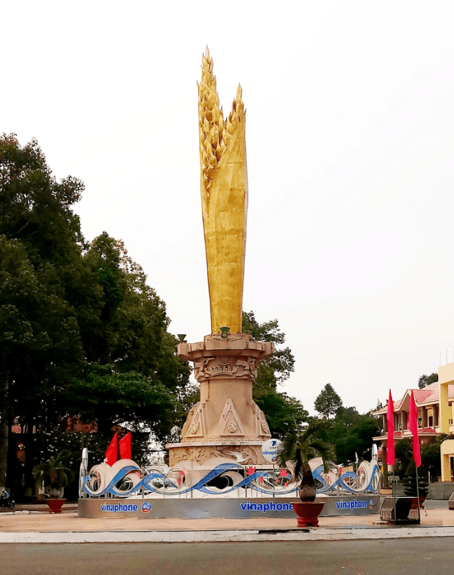 Tượng Đài Bông Lúa - Long Xuyên - An Giang