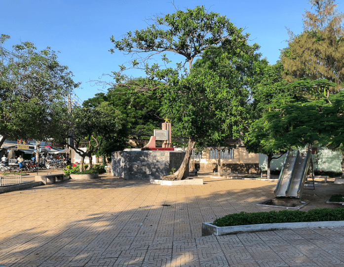 Công Viên phường Đức Long (cổng chữ Y)