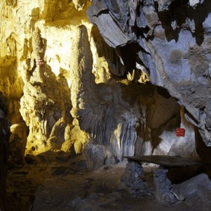 Hang Lũng Lạn - Hà Quảng - Cao Bằng