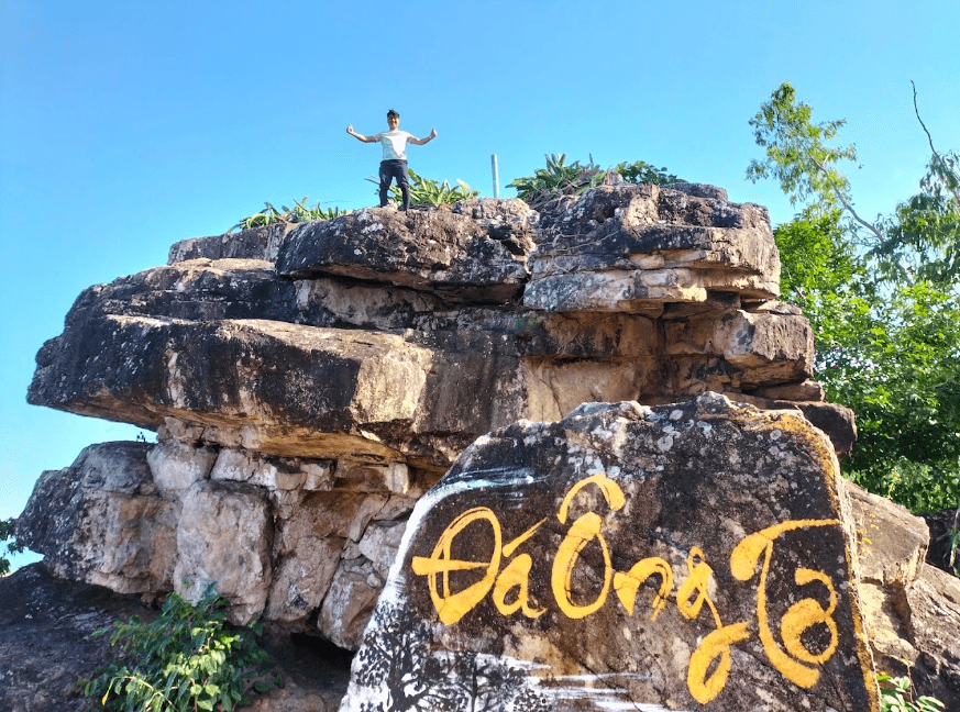 Điểm Tham Quan : Đá Ông Tơ