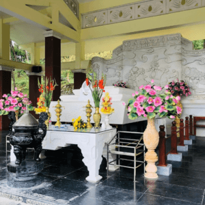 Mộ Bà Hoàng Thị Loan - Nam Đàn - Nghệ An