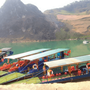 Bến thuyền hồ thuỷ điện Khau Vai