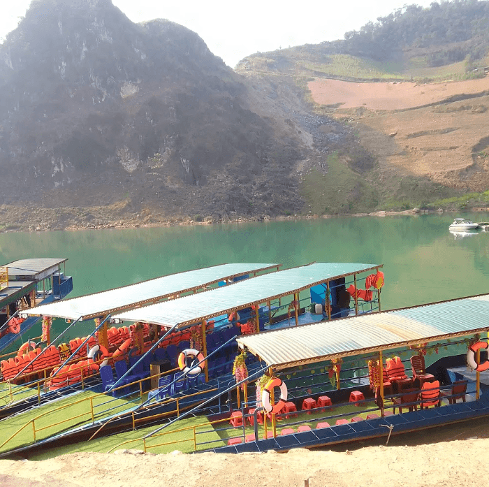 Bến thuyền hồ thuỷ điện Khau Vai