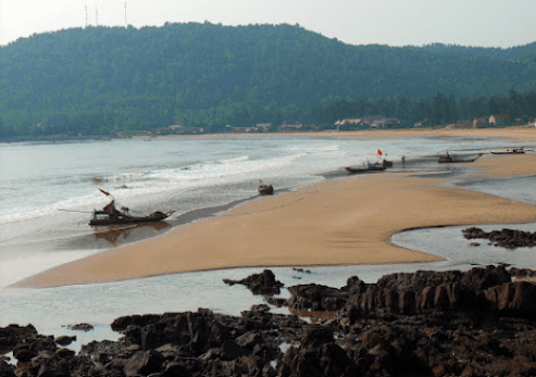 Bãi tắm biển Cửa Hiền