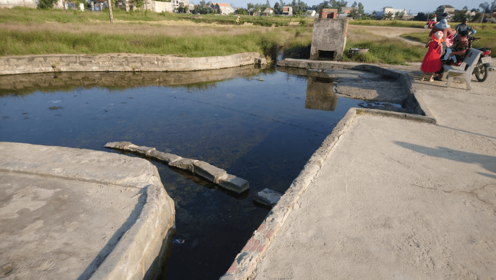 Suối khoáng nóng Thạch Trụ