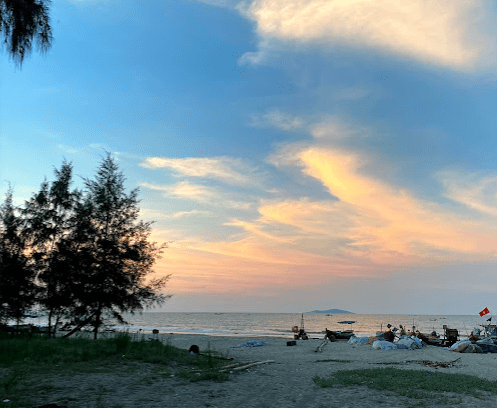 Bãi biển Xuân Yên