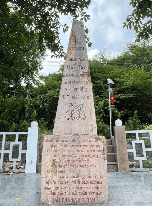 Cột mốc đảo Hải Tặc