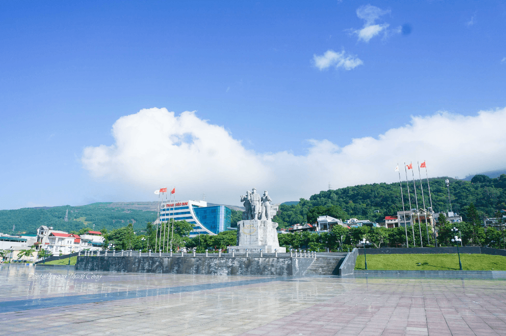 Quảng trường 12/11 - Cẩm Phả - Quảng Ninh