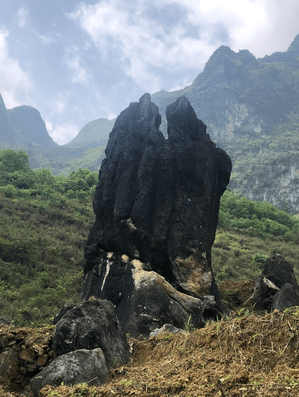 Hòn đá cô đơn - Mèo Vạc - Hà Giang