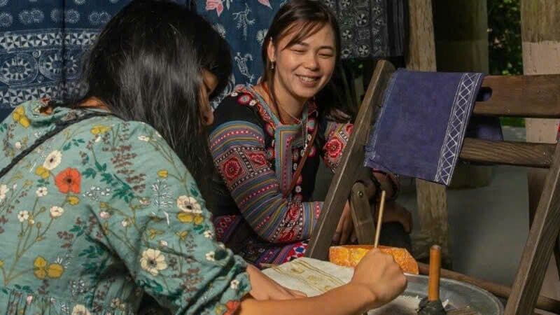 Batik Tây Bắc: Hành trình từ bàn tay người H'Mông đến trái tim những kẻ mê xê dịch
