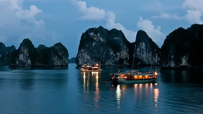 Ha Long Bay Overnight Cruise: Experience the Quiet Magic of the Water